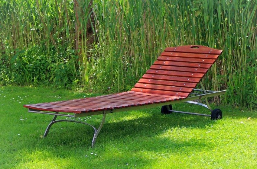  Things to consider when selecting garden sun loungers